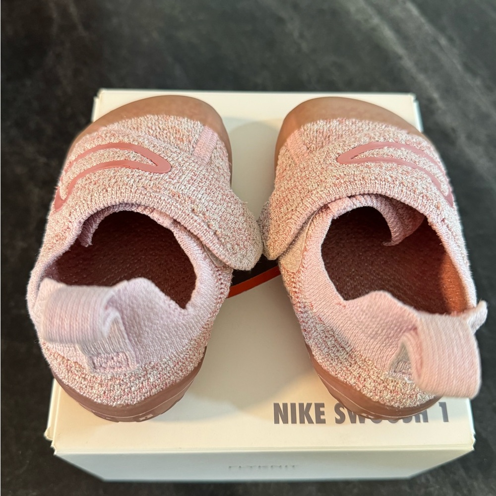 Nike Swoosh 1